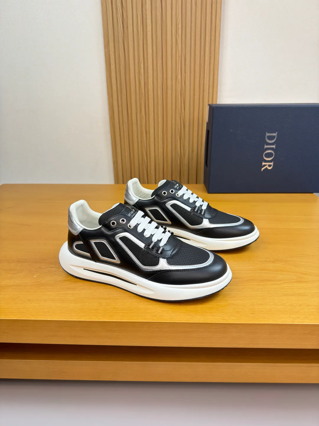 [Dior] Dior P780 men's shoes 💰 - High-end quality original order·Casual sports shoes - Upper: 🔝Nappa calfskin, perforated calfskin, brand high mercerized canvas, tongue. Heel. Silk screen high frequency brand logo - Inner: water-dyed cowhide, foot pad; brand canvas - Outsole: ultra-light TPU. Rubber foam; two-color molded outsole -Ultra-high quality control·Fine workmanship: outstanding (high-end·nobility·grade) -Size: 39-44 (38, 45, can be customized)·DR0181